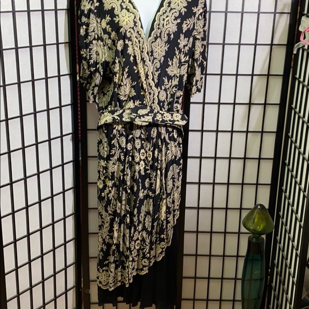 Phoebe Womans Gorgeous Belted Dress Size 18